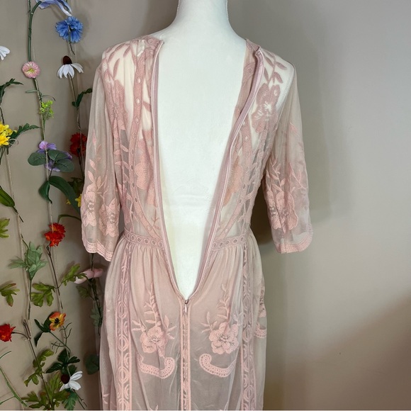 Wishlist As You Wish Balloon Long Sleeve Embroidered Maxi Dress In Light Mauve - Picture 7 of 12